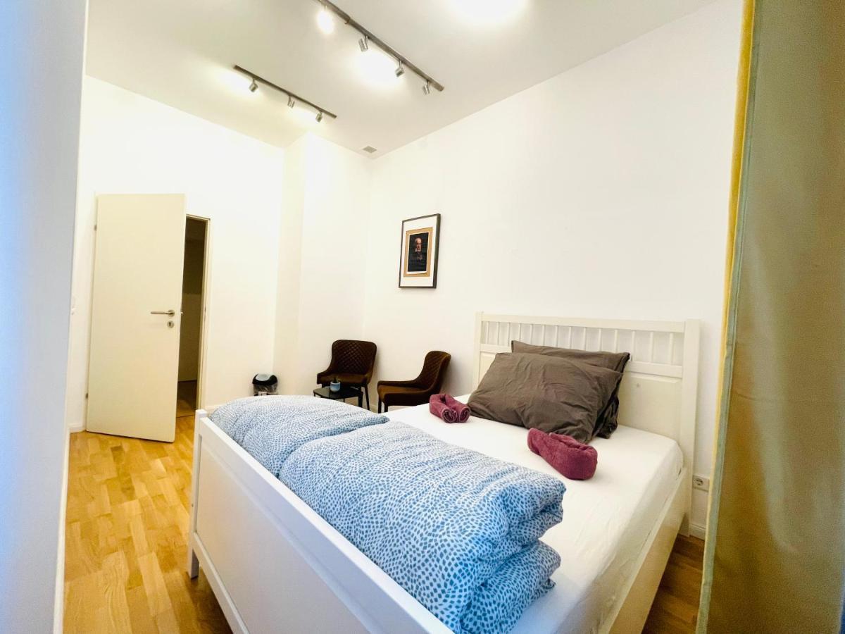 Direct City Center-Privat Rooms-5 Minutes Mariahilferstrasse Wenen Buitenkant foto