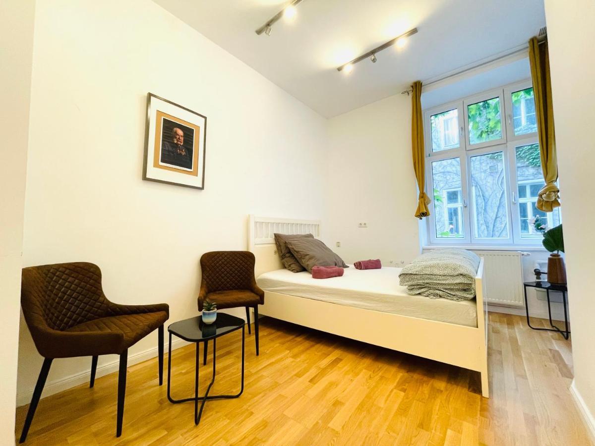 Direct City Center-Privat Rooms-5 Minutes Mariahilferstrasse Wenen Buitenkant foto