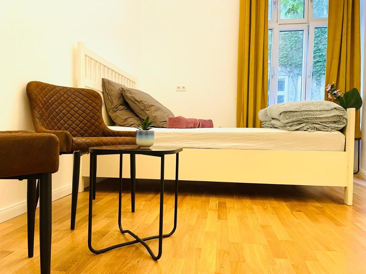 Direct City Center-Privat Rooms-5 Minutes Mariahilferstrasse Wenen Buitenkant foto